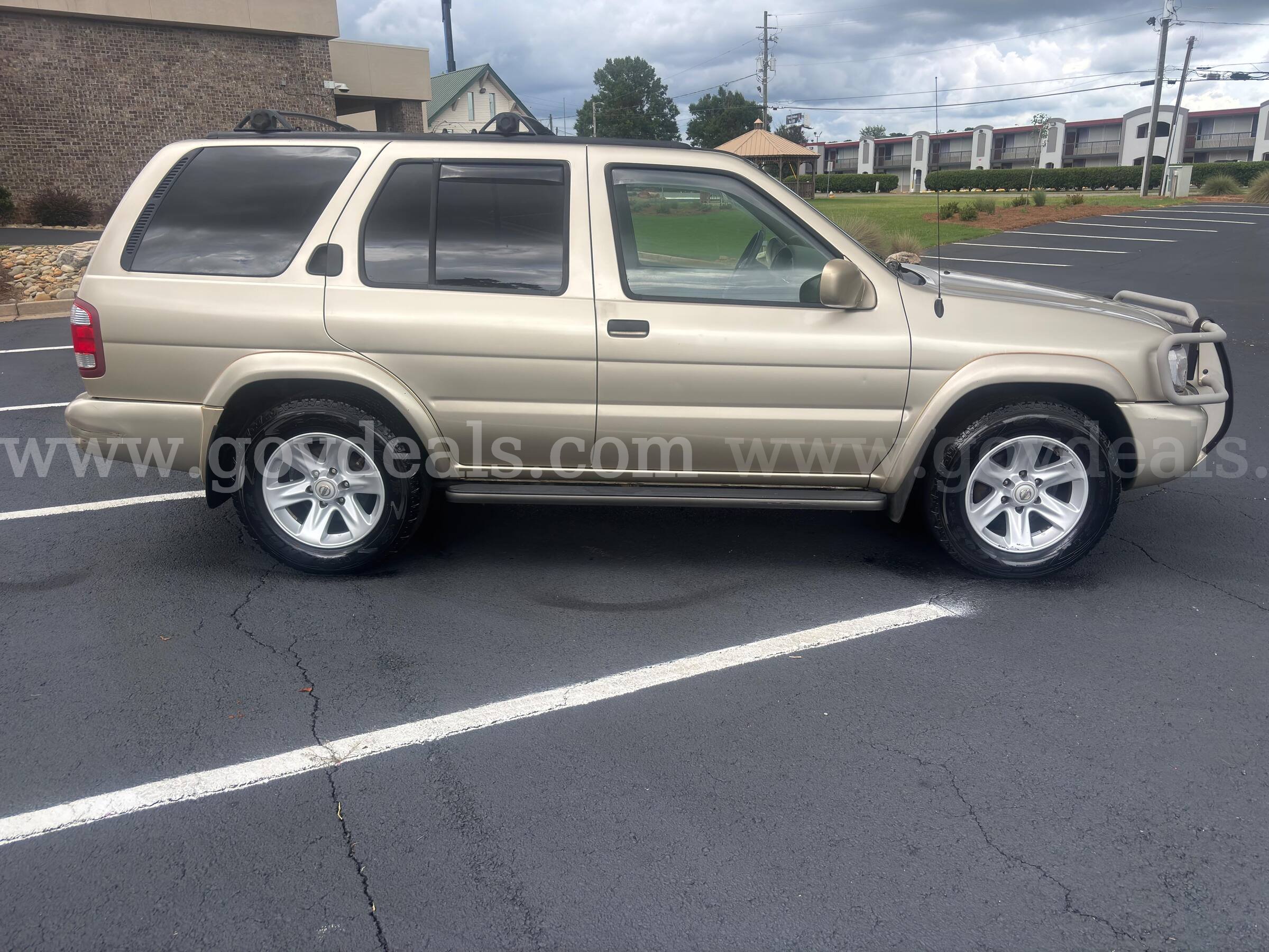 2002 Nissan Pathfinder LE Nissan Pathfinder LE Government Surplus Auction - Photo #4