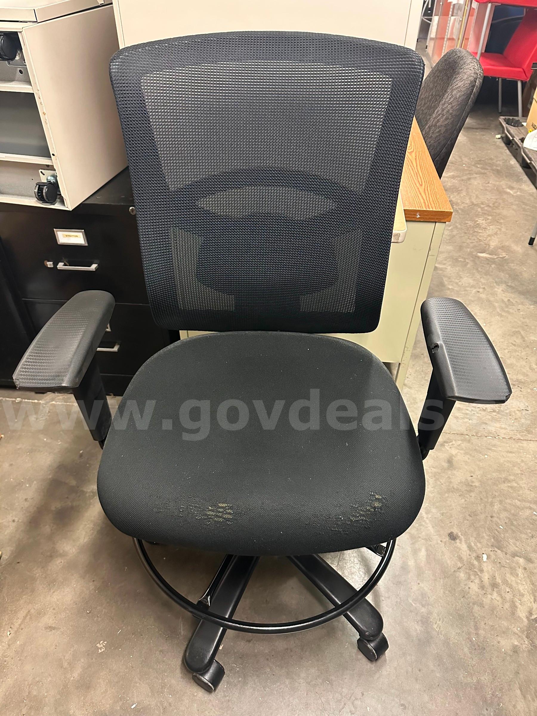 Black Wheely Chair   Government Surplus Auction - Photo #2