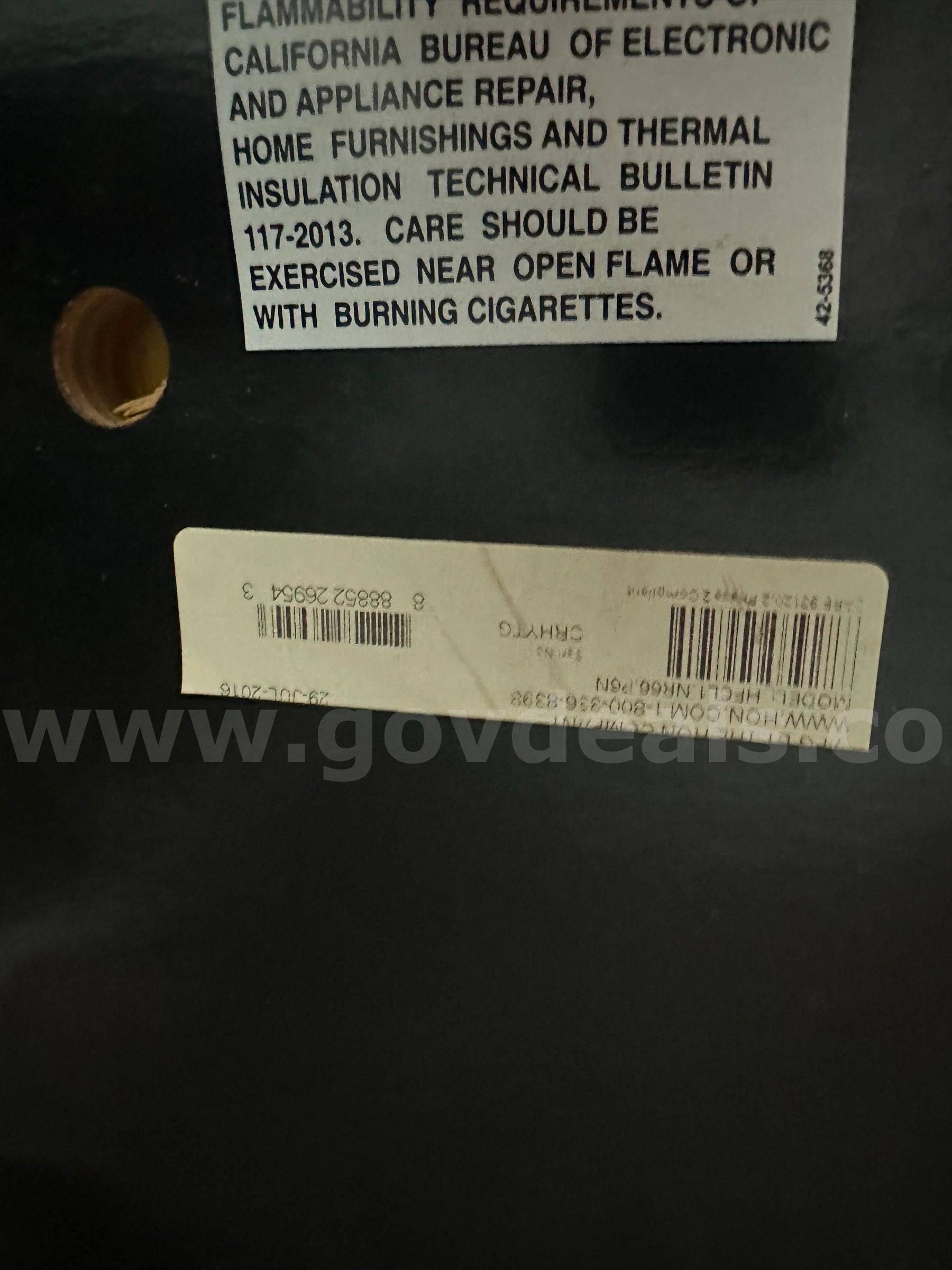 Red Chair   Government Surplus Auction - Photo #2