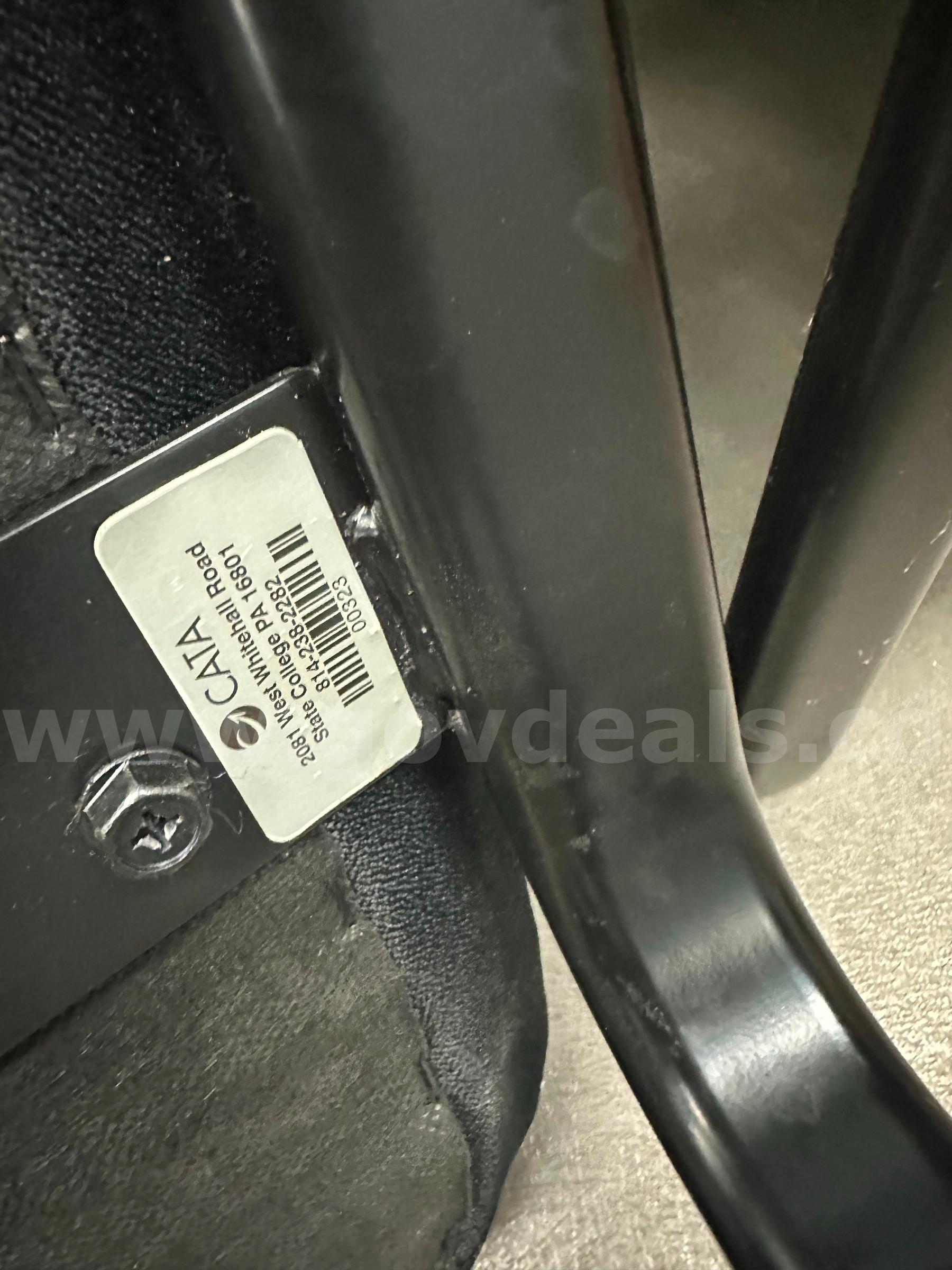 Black Chair   Government Surplus Auction - Photo #3