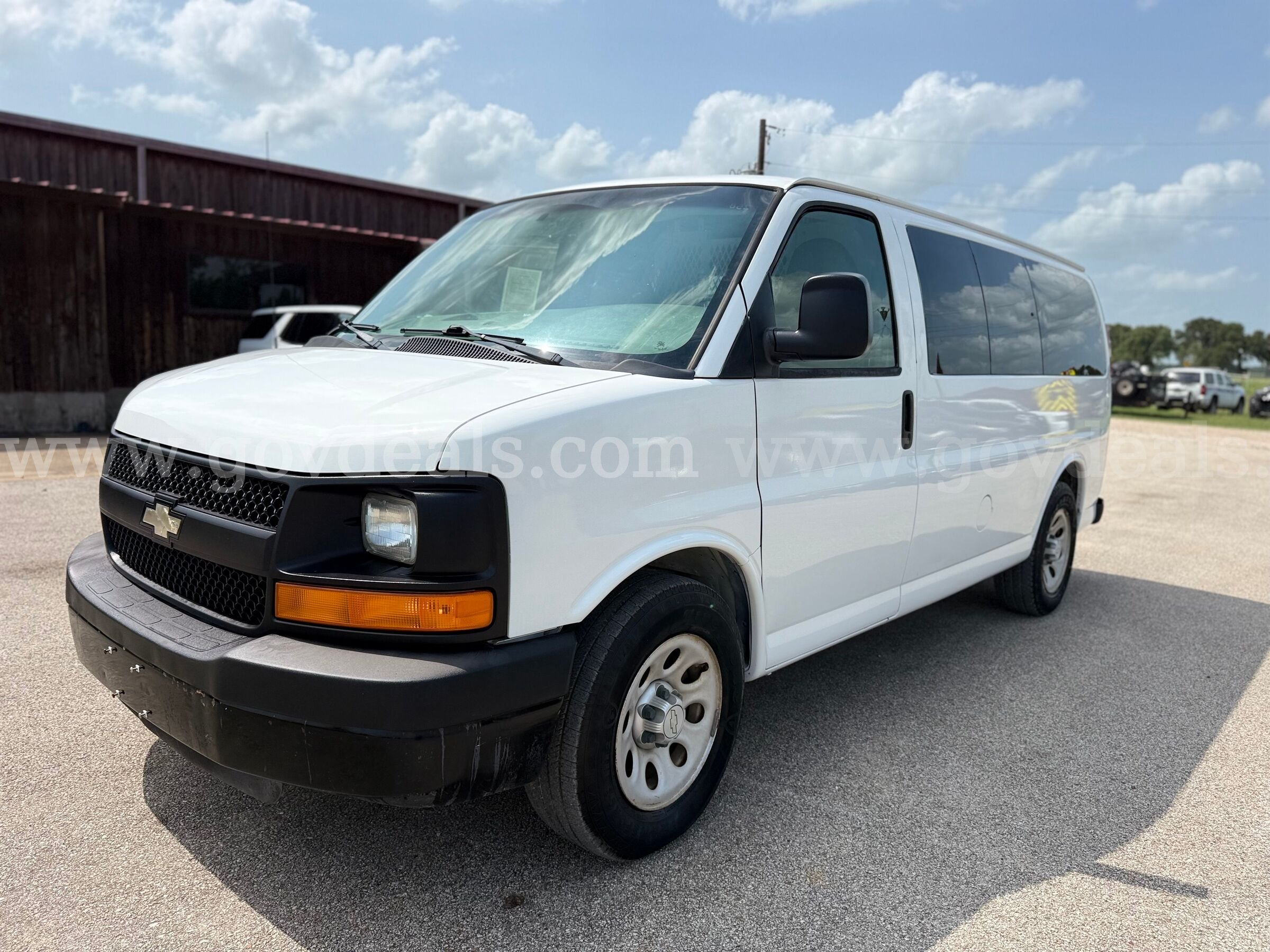 2010 Chevrolet Express Cargo Van V6 Spacious Chevrolet Express Government Surplus Auction - Photo #2
