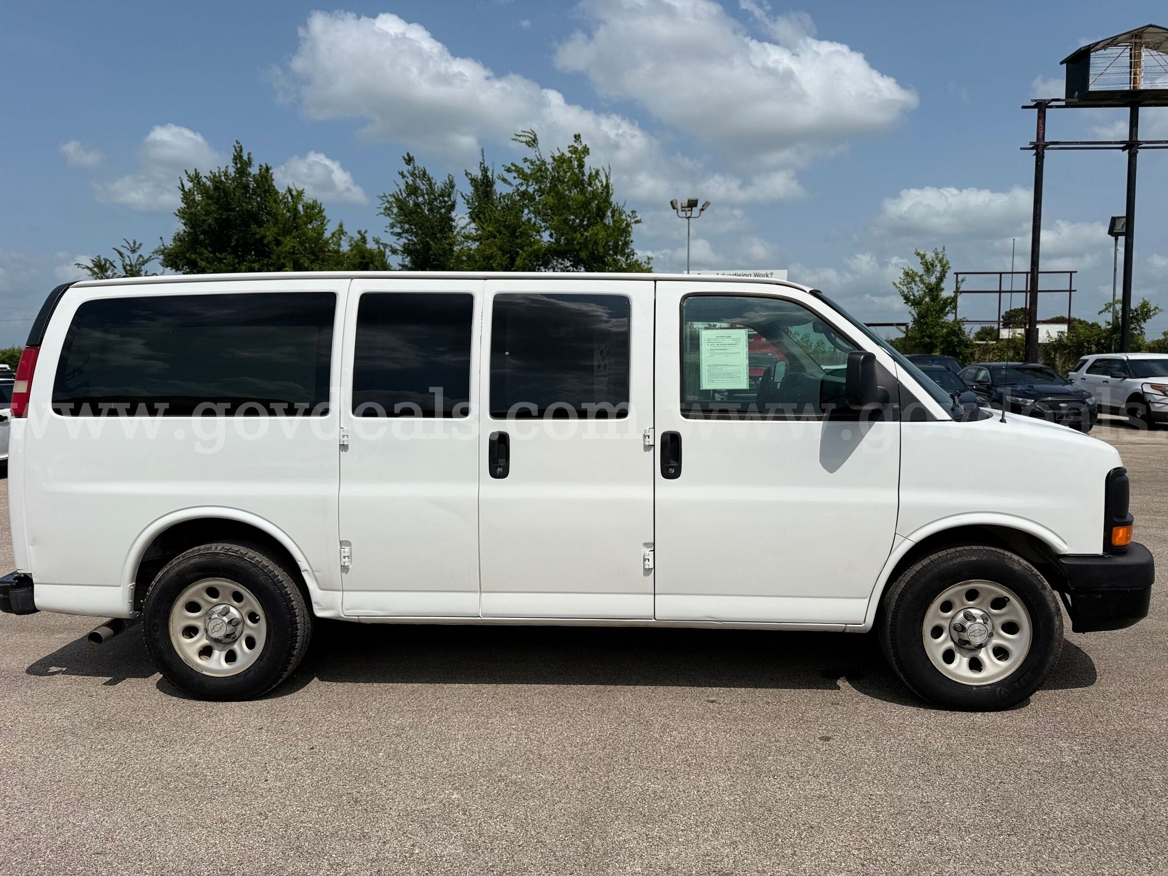 2010 Chevrolet Express Cargo Van V6 Spacious Chevrolet Express Government Surplus Auction - Photo #4