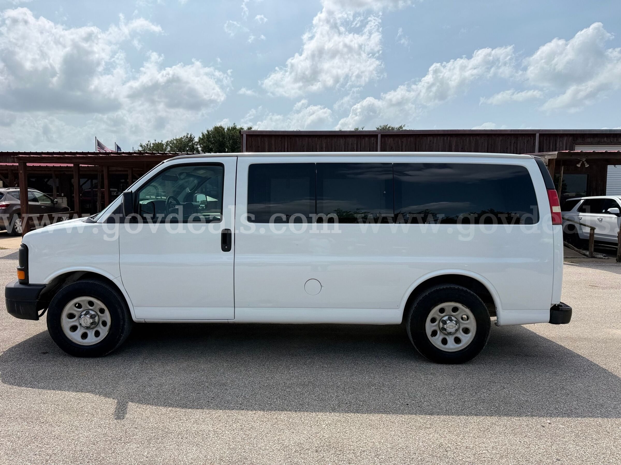 2010 Chevrolet Express Cargo Van V6 Spacious Chevrolet Express Government Surplus Auction - Photo #5