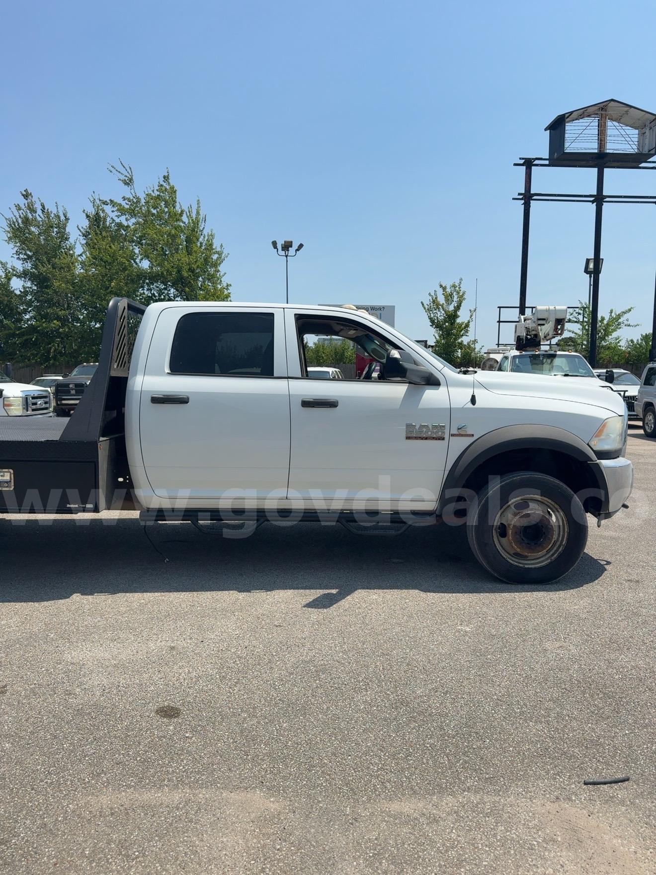 2014 RAM 5500 Heavy Duty Crew Cab 4x4 6.7L Cummins Turbo Diesel Flatbed – 157,934 Miles RAM RAM 5500 Government Surplus Auction - Photo #3