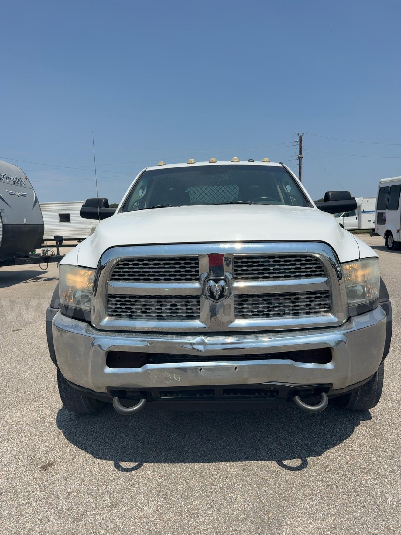2014 RAM 5500 Heavy Duty Crew Cab 4x4 6.7L Cummins Turbo Diesel Flatbed – 157,934 Miles RAM RAM 5500 Government Surplus Auction - Photo #4