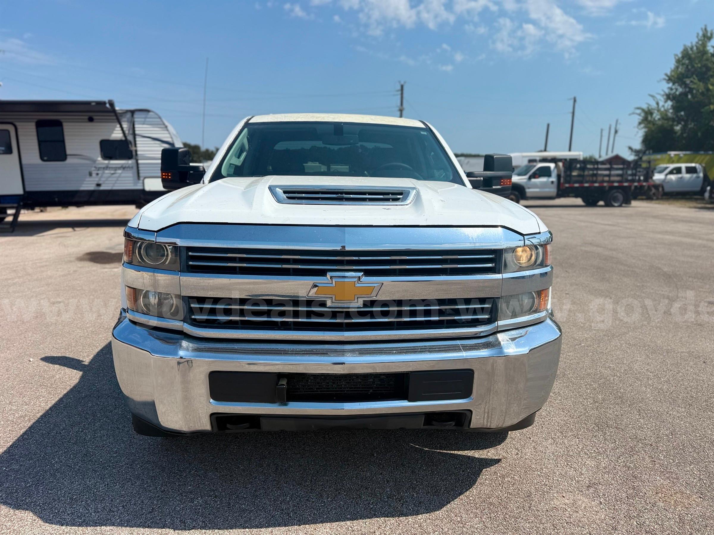 2017 Chevrolet Silverado 2500HD Work Truck Crew Cab 4WD Chevrolet Silverado 2500HD Government Surplus Auction - Photo #2