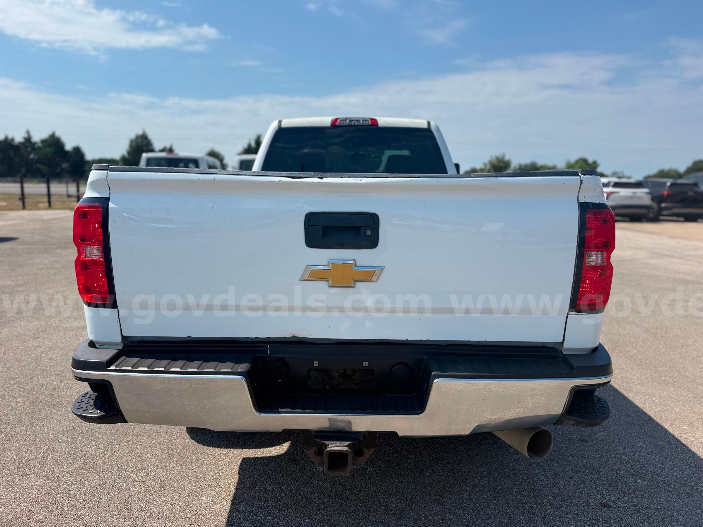 2017 Chevrolet Silverado 2500HD Work Truck Crew Cab 4WD Chevrolet Silverado 2500HD Government Surplus Auction - Photo #5