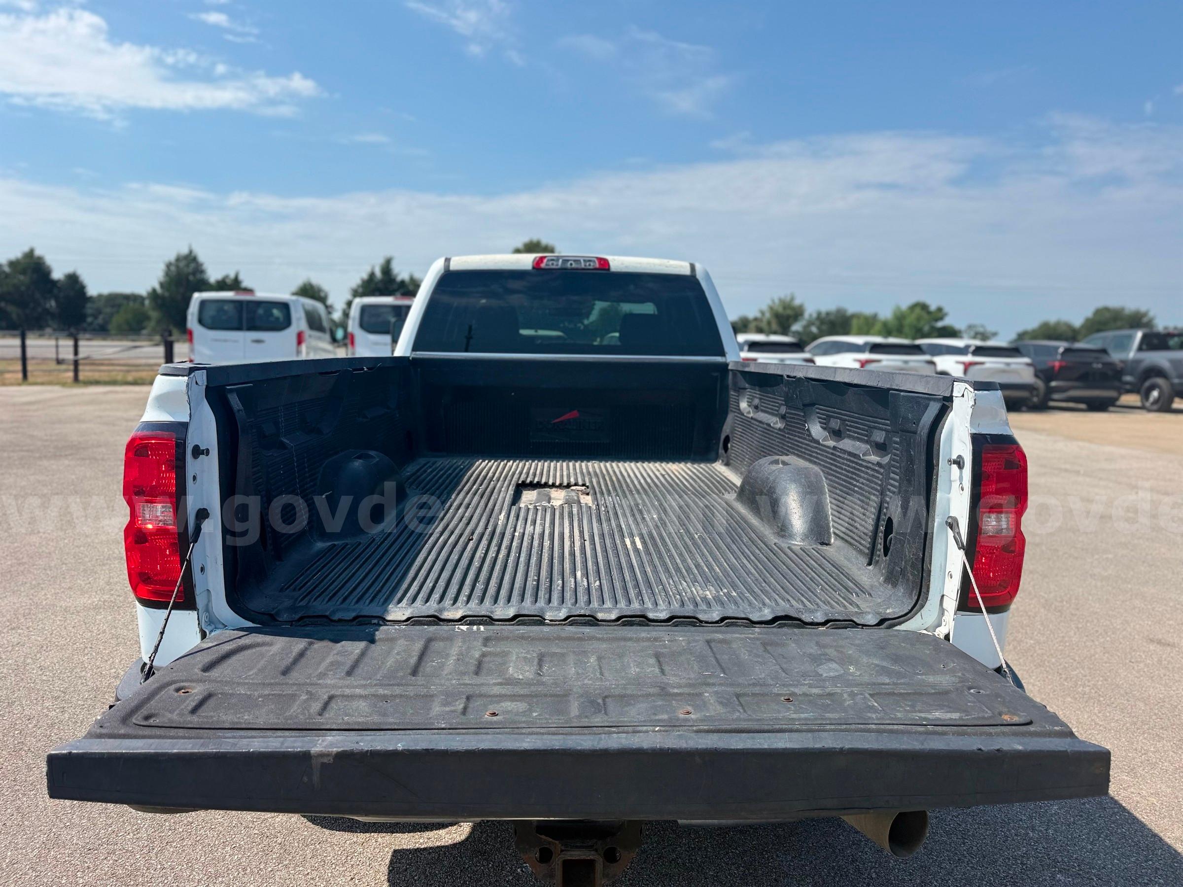 2017 Chevrolet Silverado 2500HD Work Truck Crew Cab 4WD Chevrolet Silverado 2500HD Government Surplus Auction - Photo #6