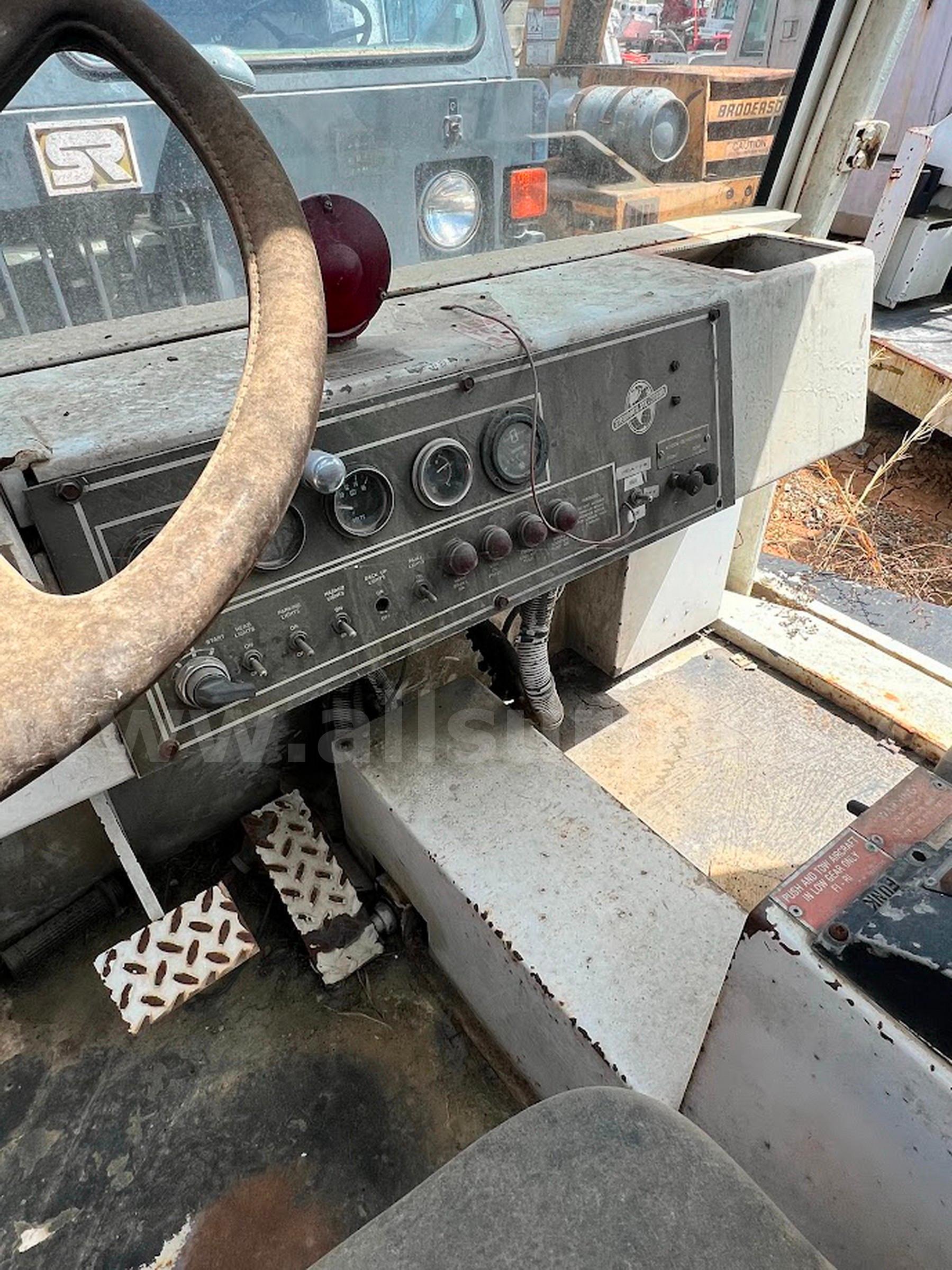 S&S GT-50 is a heavy-duty aircraft pushback tractor Stewart & Stevenson GT50 Government Surplus Auction - Photo #4
