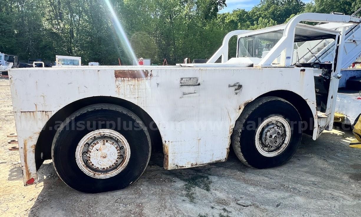 FMC/Jetline B500 is a heavy-duty aircraft pushback tractor FMC/Jetline B500 Government Surplus Auction - Photo #2
