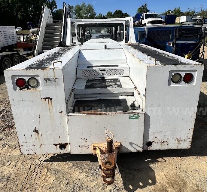 FMC/Jetline B500 is a heavy-duty aircraft pushback tractor FMC/Jetline B500 Government Surplus Auction - Photo #4