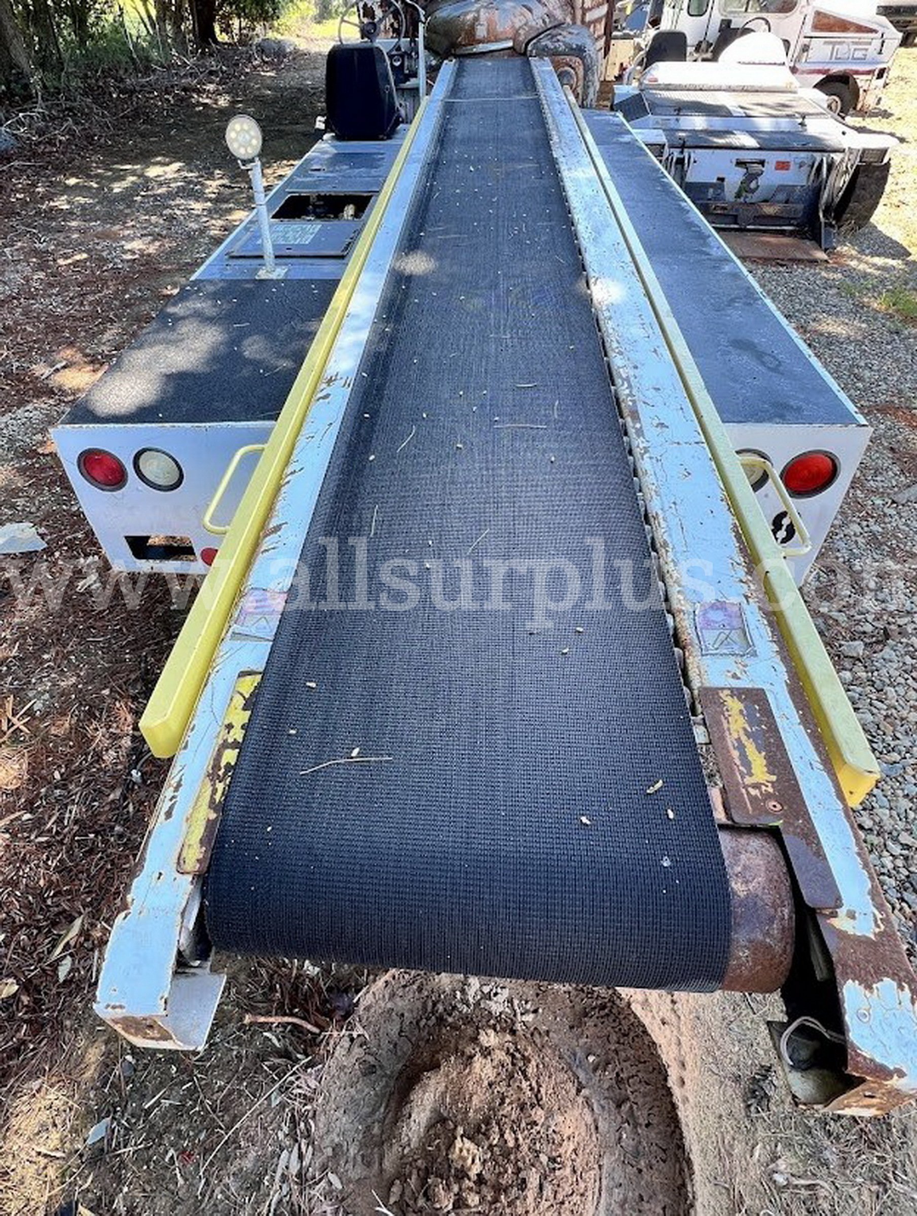 1999 Tug Technologies 660-11 Belt Loader Tug Technologies 660 Government Surplus Auction - Photo #3