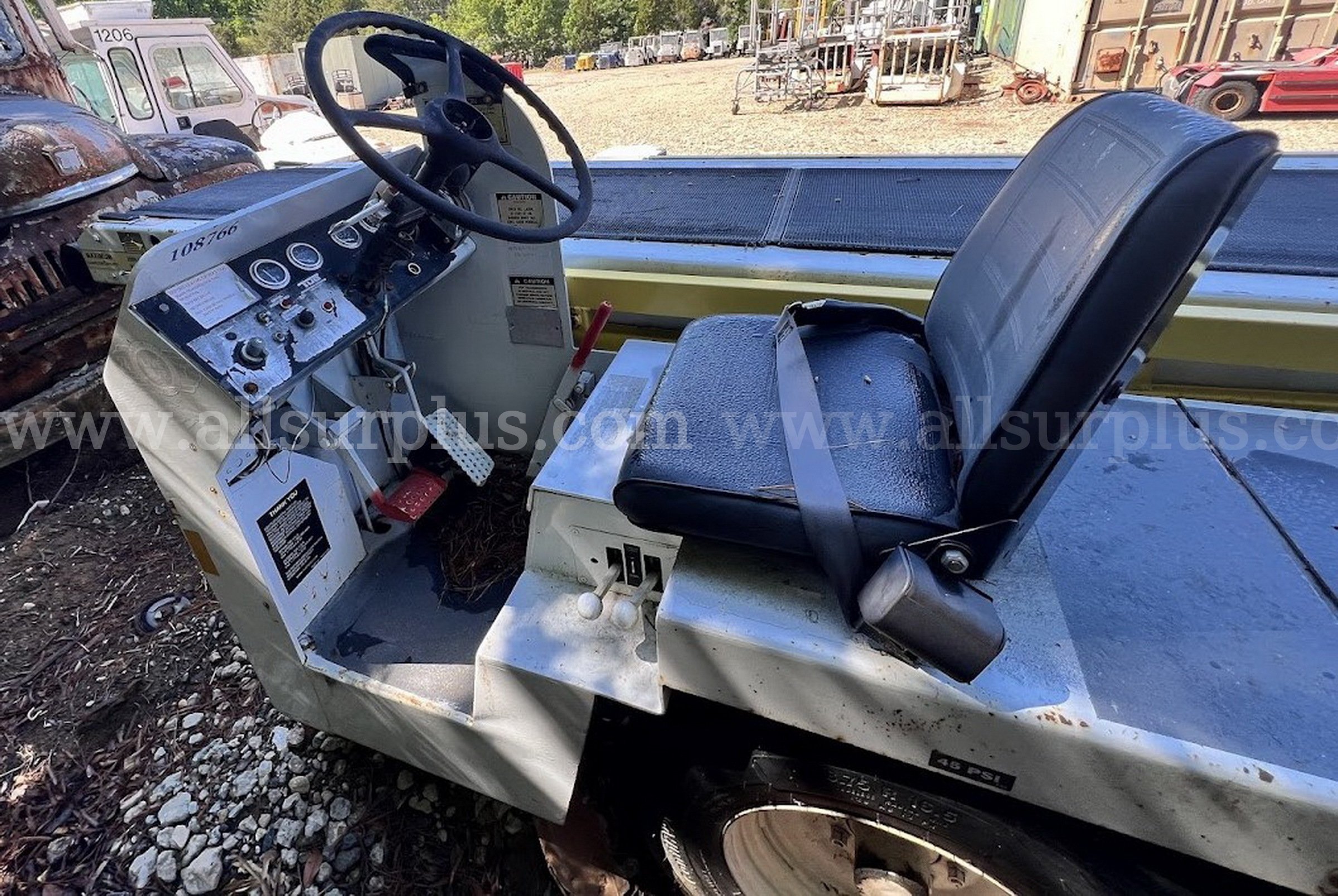1999 Tug Technologies 660-11 Belt Loader Tug Technologies 660 Government Surplus Auction - Photo #6