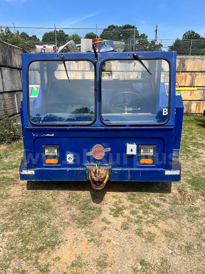 2001 TUG/S&S GT50DZH Wide Body Pushback TUG/S&S GT50DZH Government Surplus Auction - Photo #2