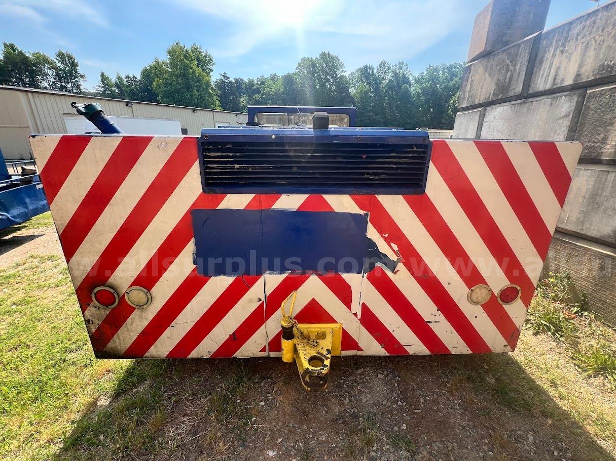 2001 TUG/S&S GT50DZH Wide Body Pushback TUG/S&S GT50DZH Government Surplus Auction - Photo #3
