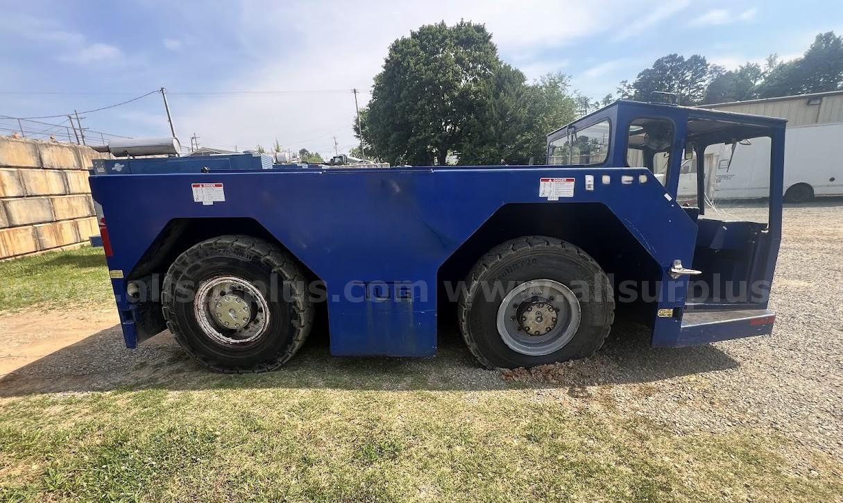 2001 TUG/S&S GT50DZH Wide Body Pushback TUG/S&S GT50DZH Government Surplus Auction - Photo #4