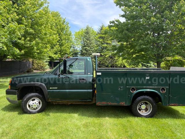 2003 Chevrolet Silverado 3500 with Famous Vortec  8.1L Allison 5 speed Transmission 4WD Only 54,000 Miles! RARE! Chevrolet Silverado Government Surplus Auction - Photo #6