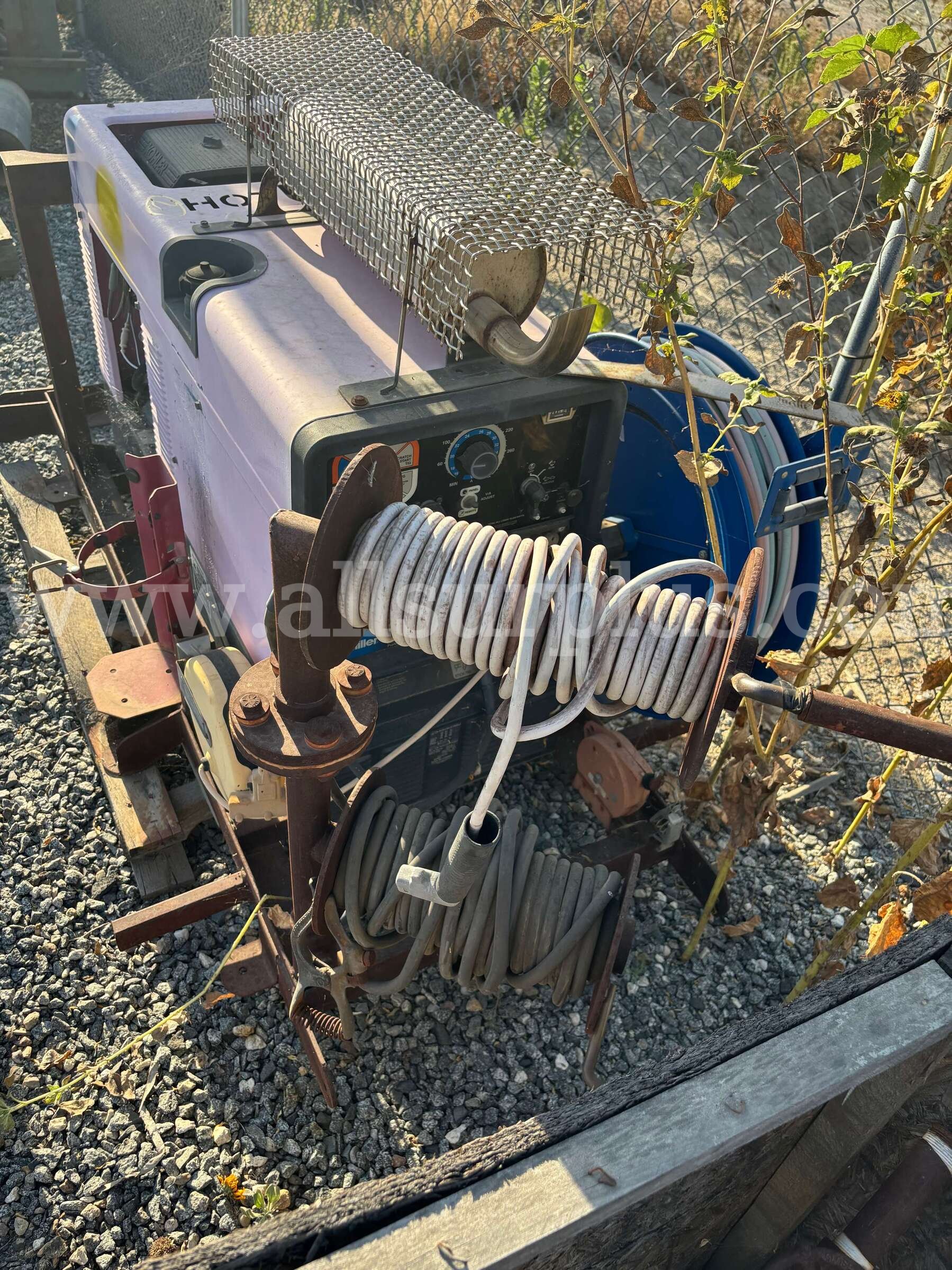 Welder, Miller, Trailblazer 301G, 25V, 300AMP, Qty 1 Miller 301G Government Surplus Auction - Photo #2