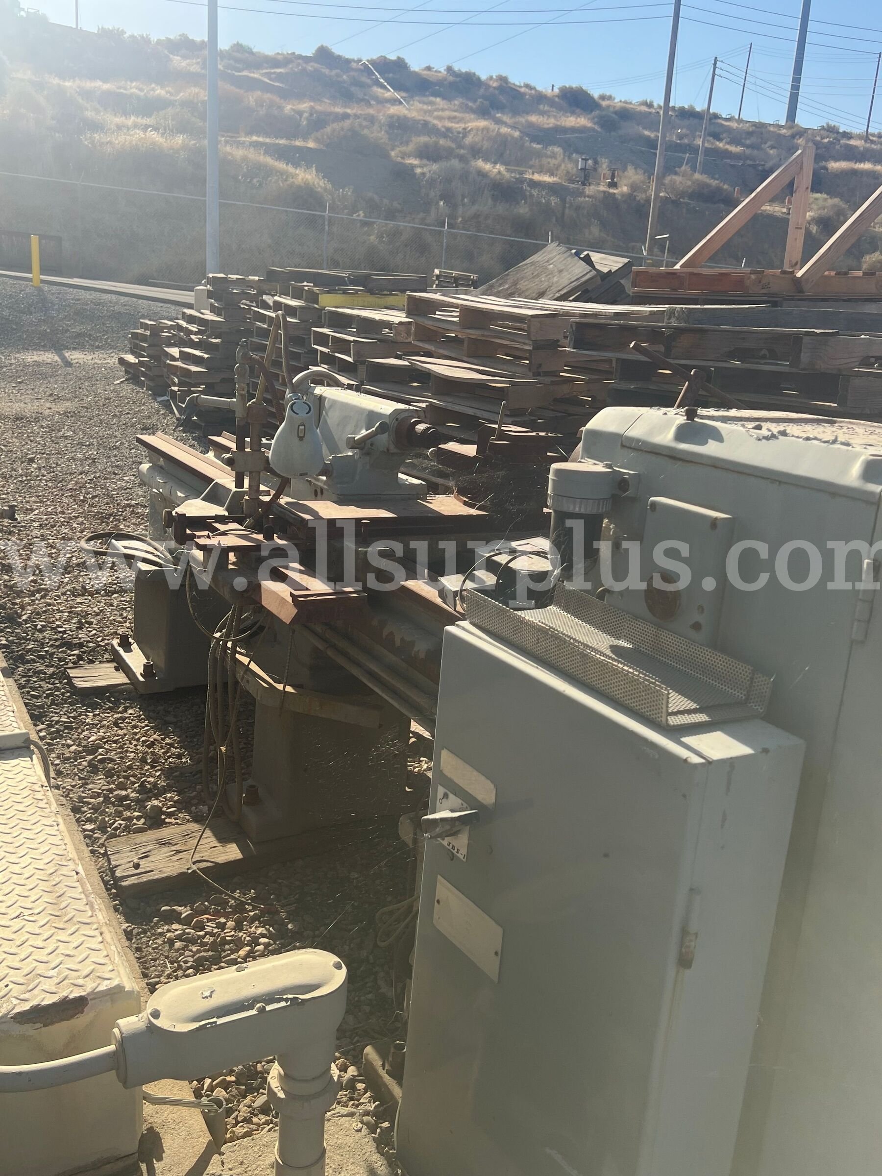 Lathe, Ji 530 x 2000, 220V, 60Hz, Qty 1  530 Government Surplus Auction - Photo #2
