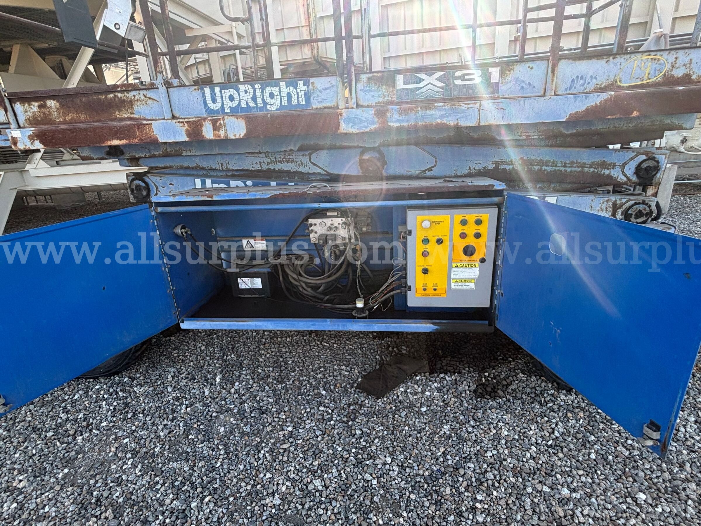 Scissor Lift, UpRight, 67501-000, 31Ft, Qty 1 UpRight 000 Government Surplus Auction - Photo #4