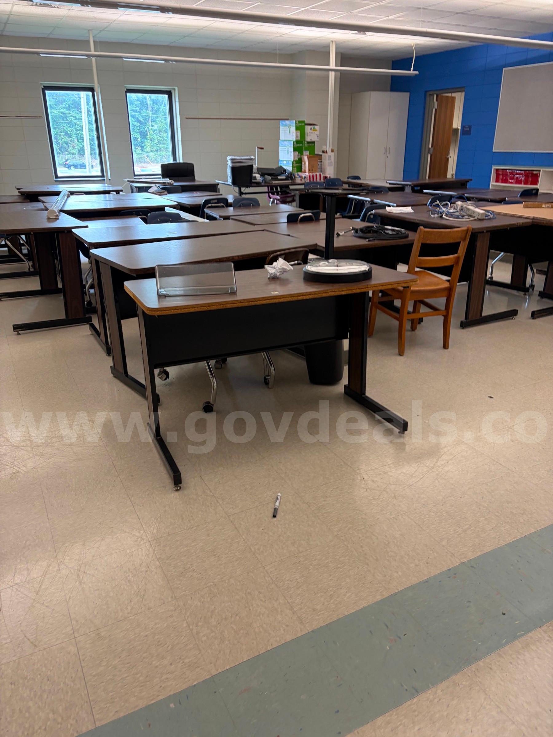Computer Tables   Government Surplus Auction - Primary Photo