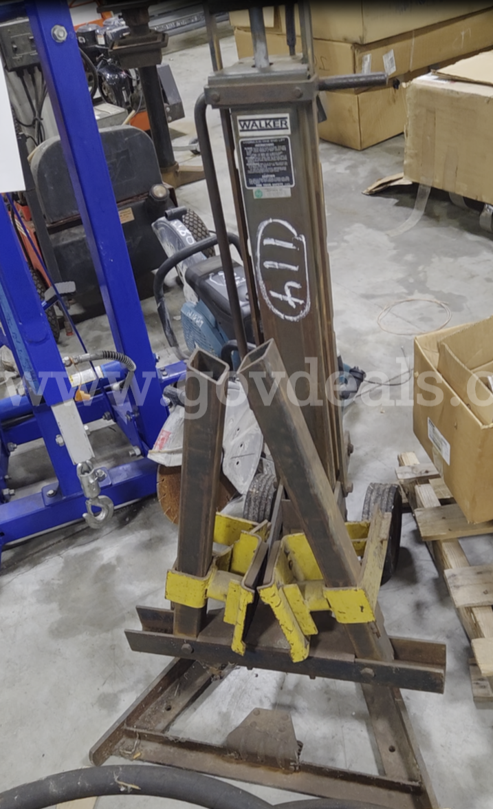1970 Walker hydraulic bumper jack   Government Surplus Auction - Primary Photo