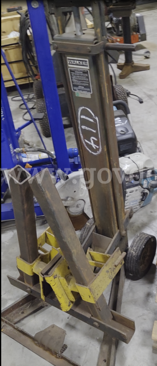 1970 Walker hydraulic bumper jack   Government Surplus Auction - Photo #2