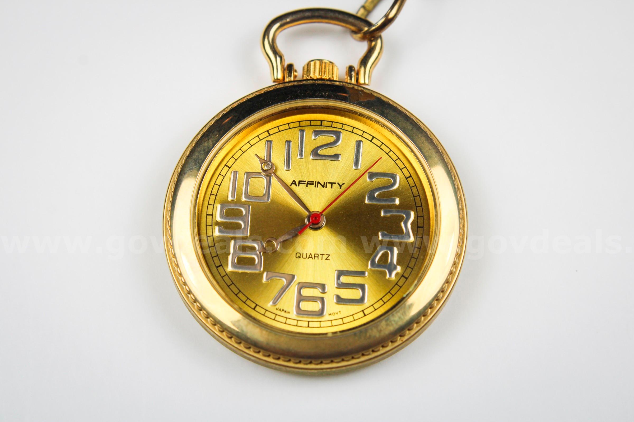 Affinity Quartz Watch with Chain plus Tiger Woods 1997 Upper Deck Card   Government Surplus Auction - Photo #2