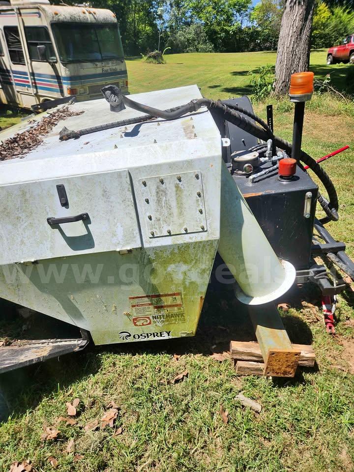 2019 NIGHTHAWK OSPREY PARKING LOT SWEEPER BED
