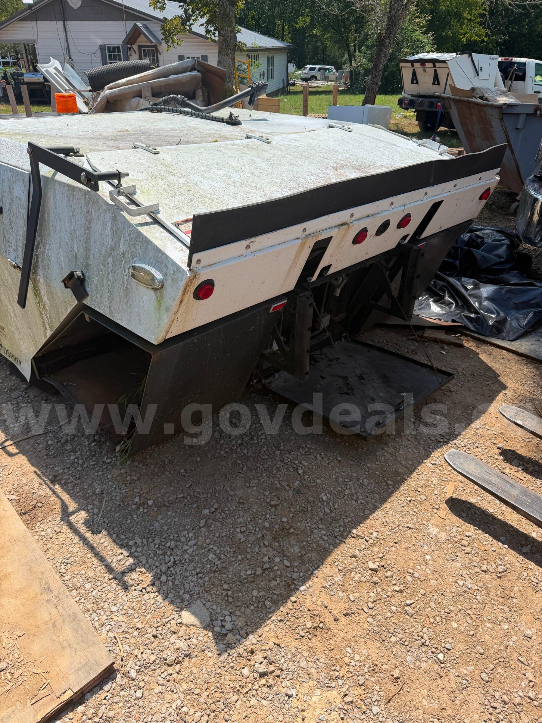 2019 NIGHTHAWK OSPREY PARKING LOT SWEEPER BED   Government Surplus Auction - Photo #2