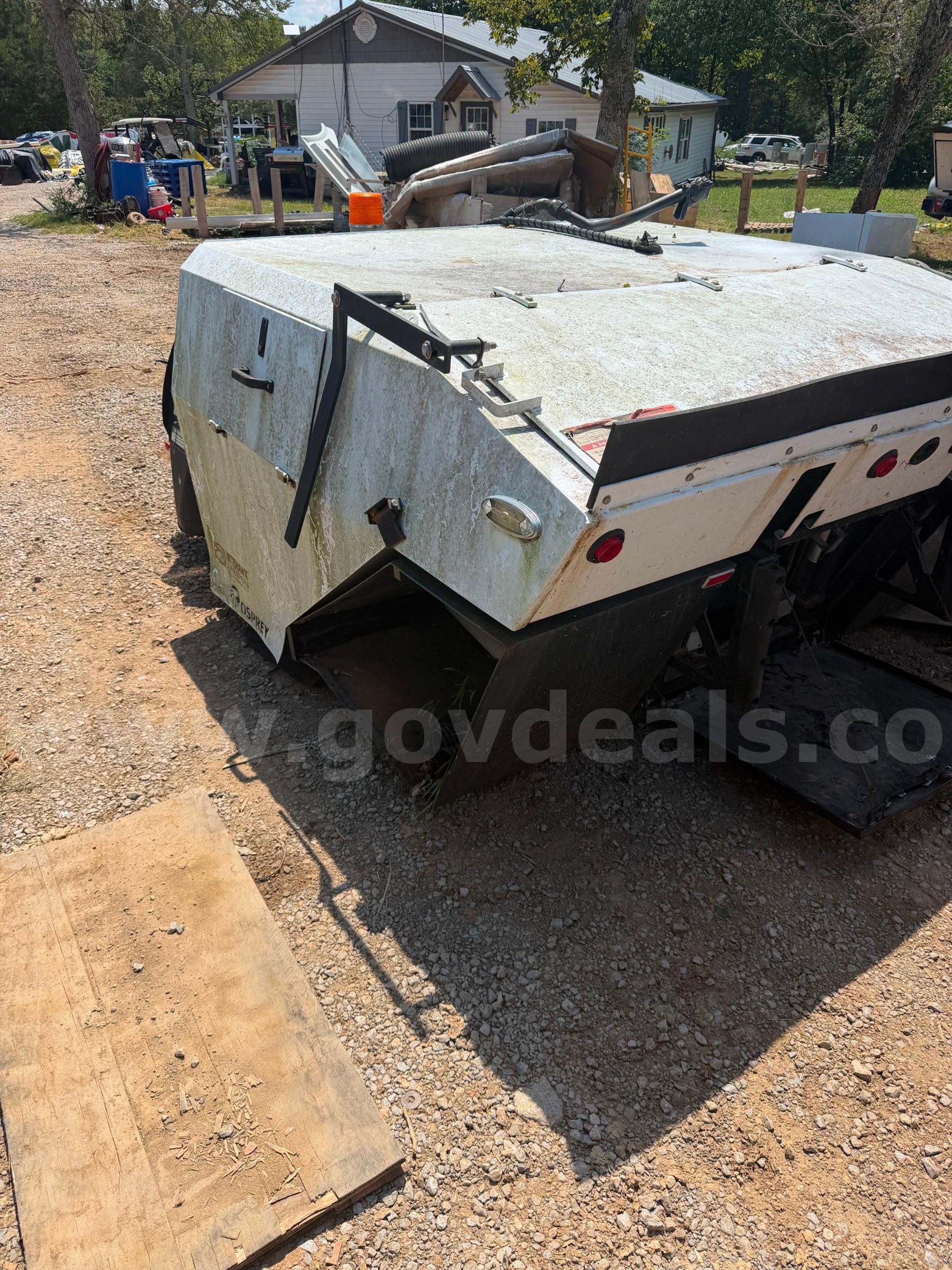 2019 NIGHTHAWK OSPREY PARKING LOT SWEEPER BED   Government Surplus Auction - Photo #4