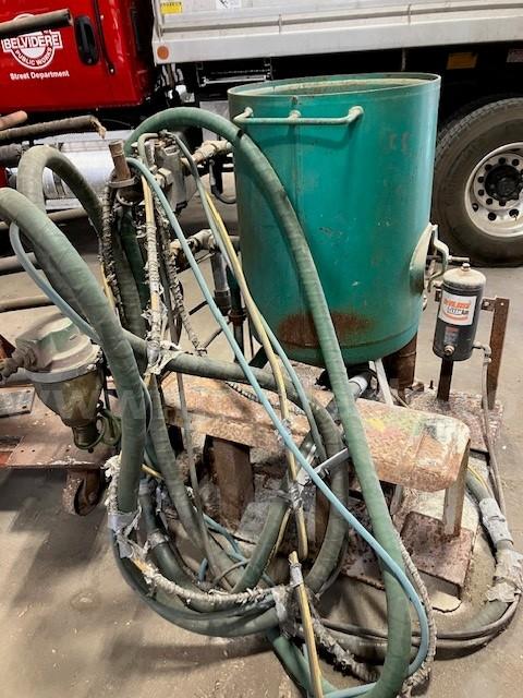 CLEMCO INDUSTRIES Sand Blaster CLEMCO INDUSTRIES 2452 Government Surplus Auction - Photo #3