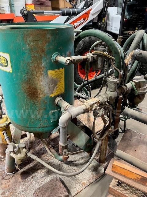 CLEMCO INDUSTRIES Sand Blaster CLEMCO INDUSTRIES 2452 Government Surplus Auction - Photo #5