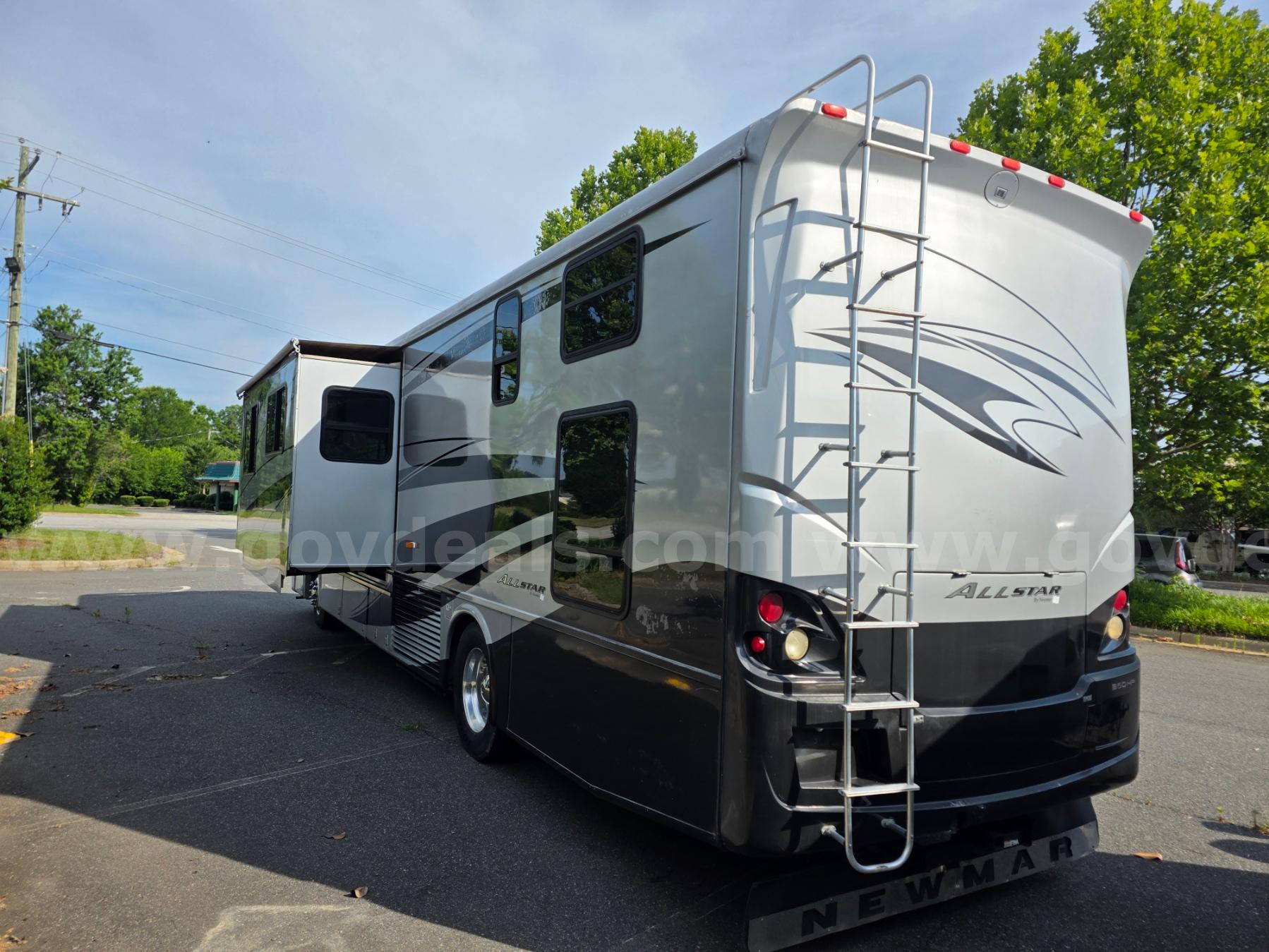2008 Newmar AllStar 3950 Mid Engine Class A with Bunks Newmar 3950 Government Surplus Auction - Photo #4