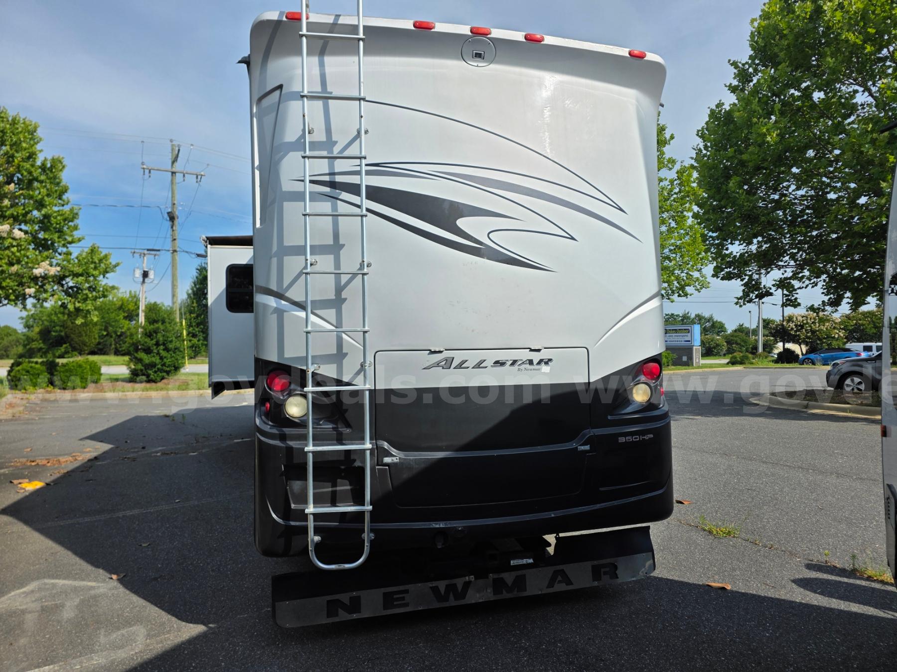 2008 Newmar AllStar 3950 Mid Engine Class A with Bunks Newmar 3950 Government Surplus Auction - Photo #5