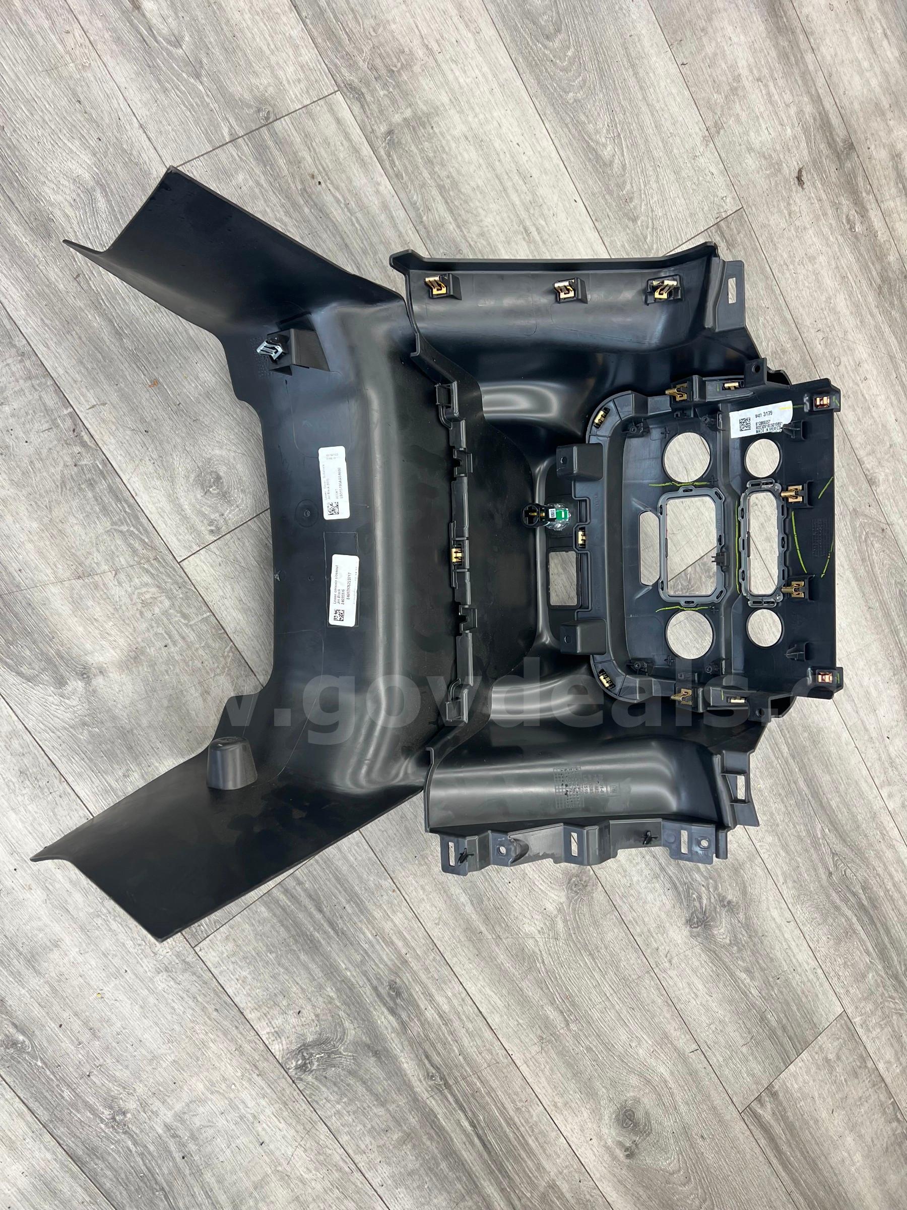 2021-2025 Chevy Tahoe Dash Radio Trim w/ Lower Console Cover New Takeoffs Chevrolet Tahoe Government Surplus Auction - Photo #5