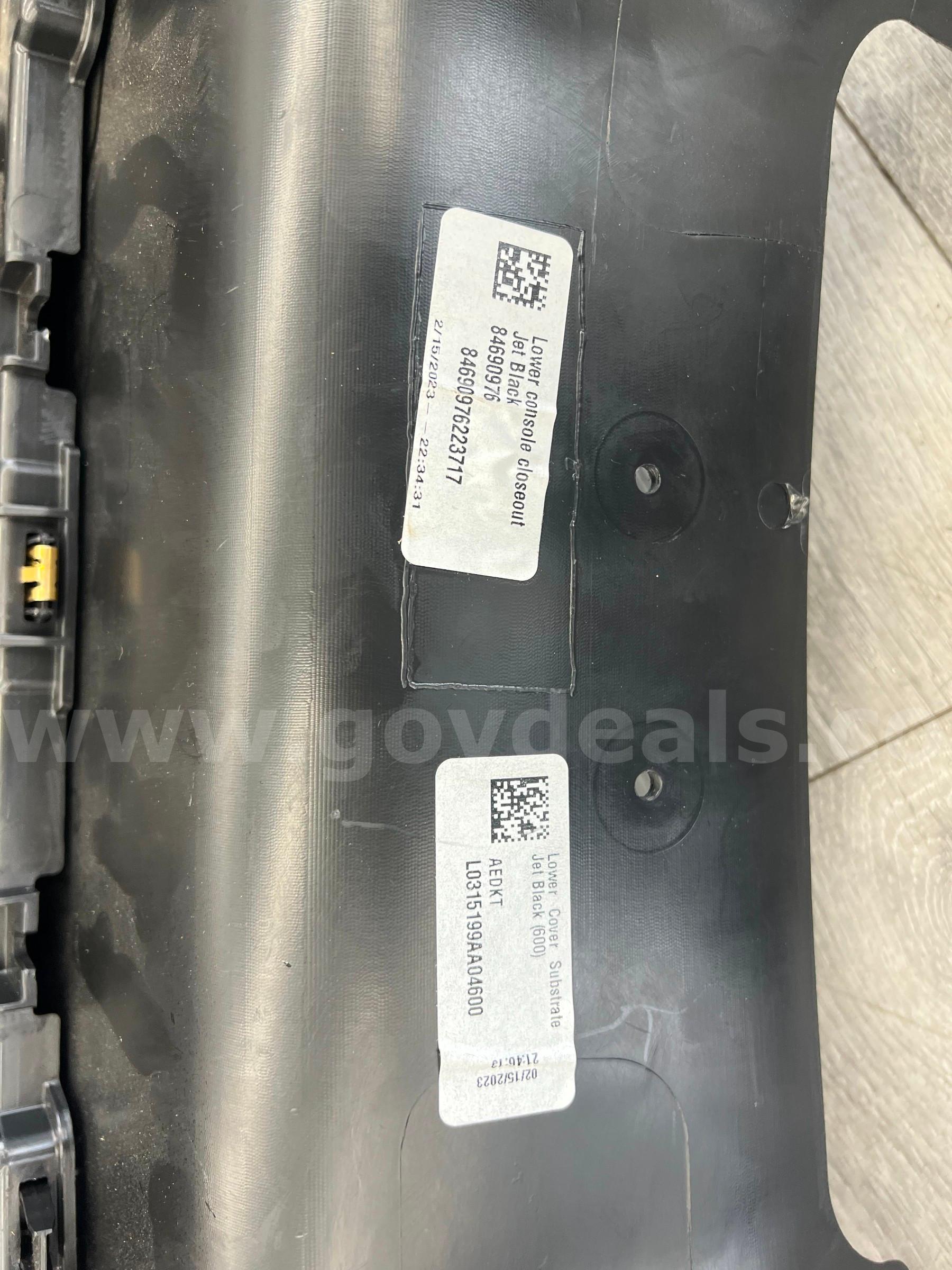 2021-2025 Chevy Tahoe Dash Radio Trim w/ Lower Console Cover New Takeoffs Chevrolet Tahoe Government Surplus Auction - Photo #6