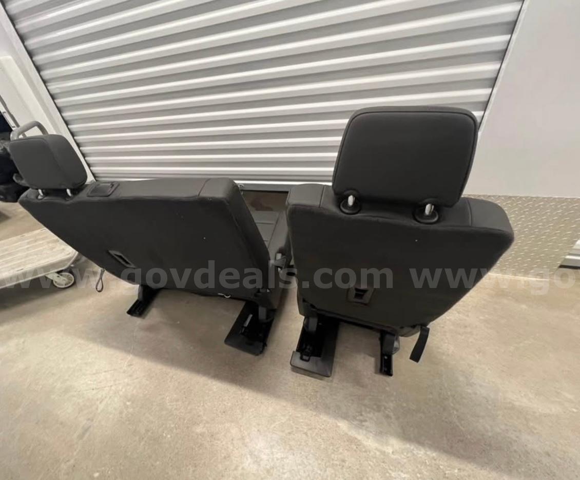 NEW 2021-2024 Chevy Tahoe/GMC Yukon Leather 2nd Row Seats Chevrolet Tahoe Government Surplus Auction - Photo #4