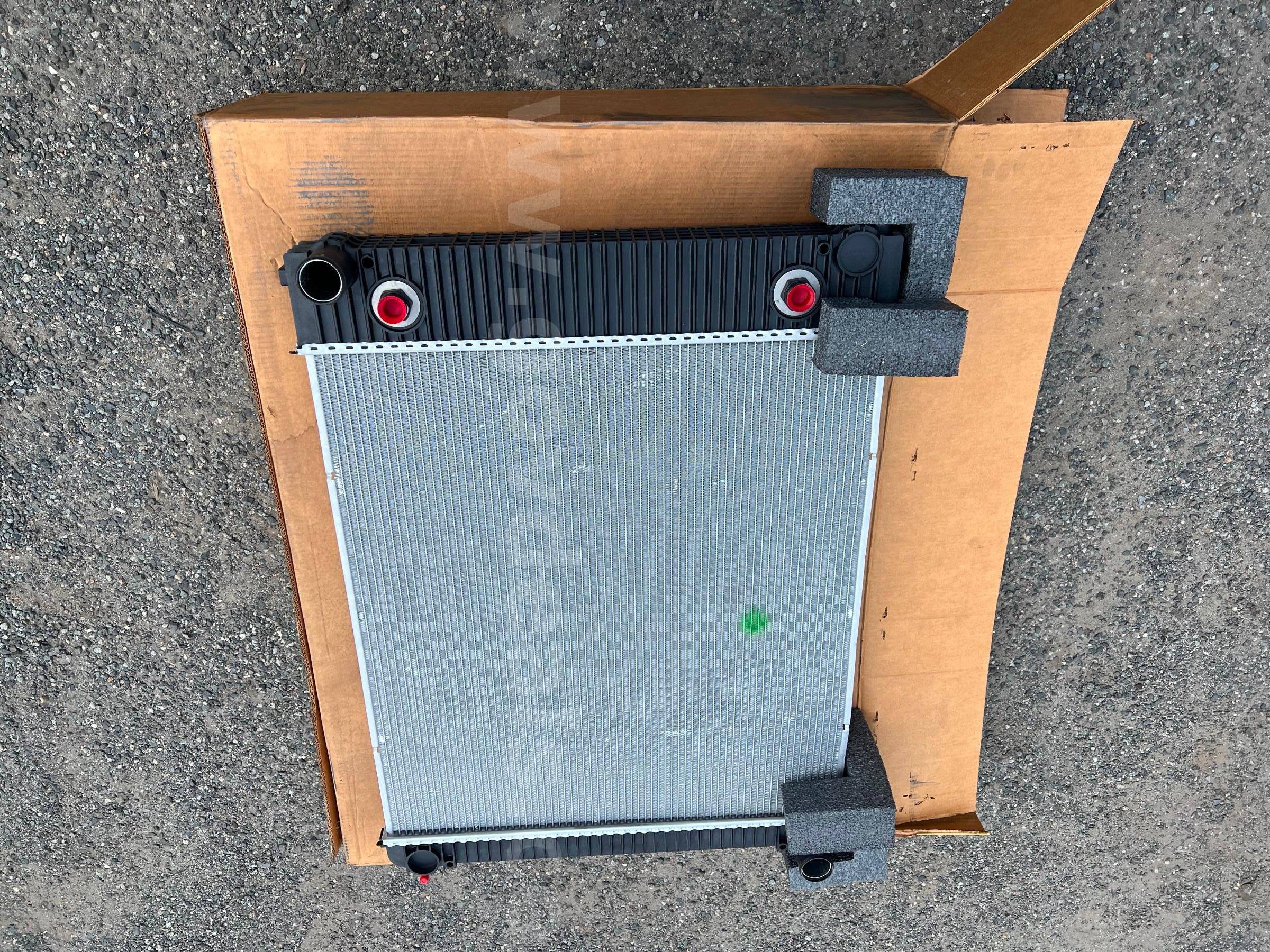 NEW Freightliner/Sterling Behr Radiator BHT 74667 Freightliner  Government Surplus Auction - Photo #2