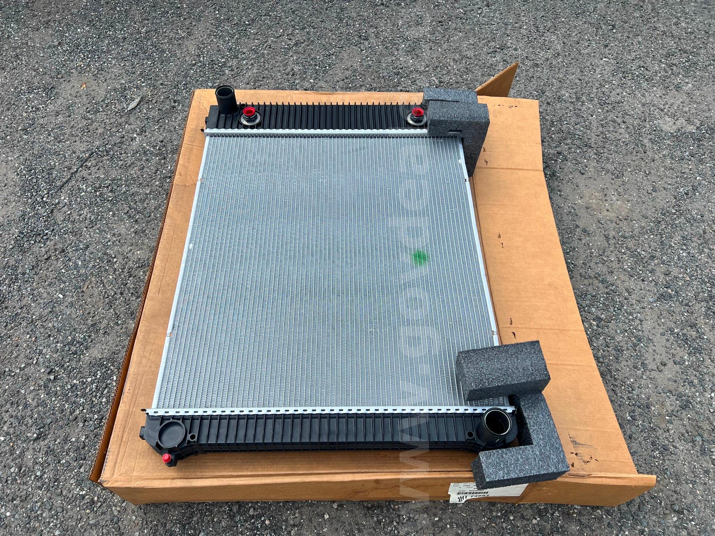 NEW Freightliner/Sterling Behr Radiator BHT 74667 Freightliner  Government Surplus Auction - Photo #3