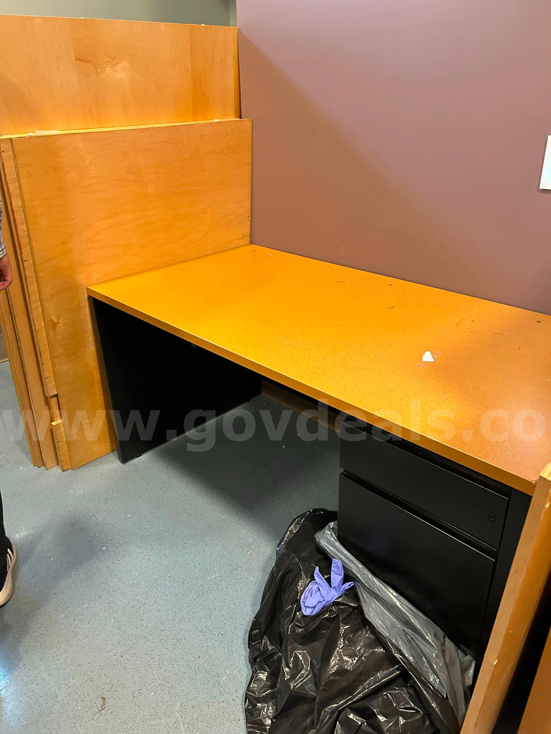 Office Desk   Government Surplus Auction - Photo #3
