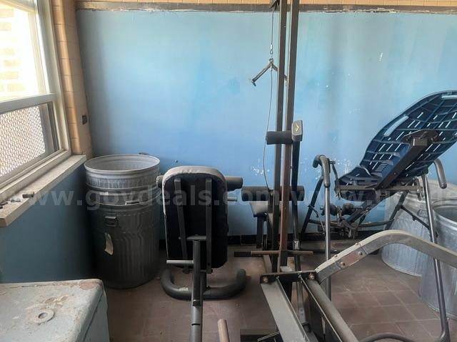 7 items- exercise equipment - Weights   Government Surplus Auction - Photo #3
