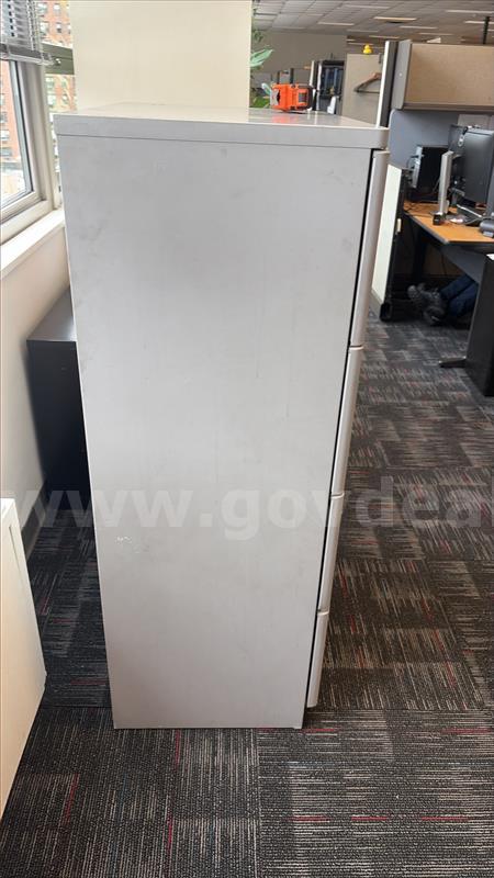 Gray - 4 Drawer - Metal Cabinet - Key not Included   Government Surplus Auction - Photo #2