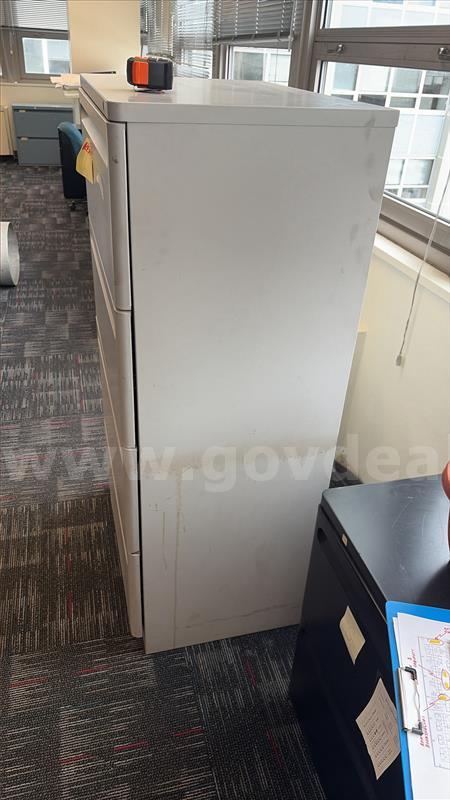 Gray - 4 Drawer - Metal Cabinet - Key not Included   Government Surplus Auction - Photo #4