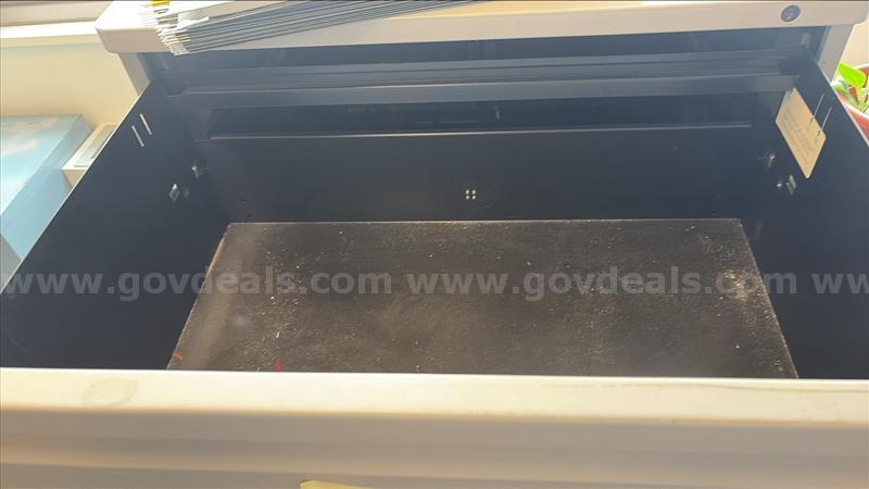 Gray - 4 Drawer - Metal Cabinet - Key not Included   Government Surplus Auction - Photo #5