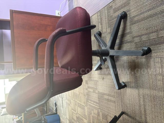 Upholstered Desk Chair   Government Surplus Auction - Photo #2
