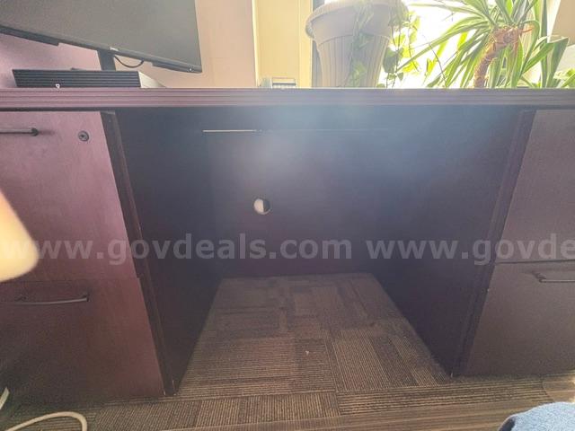 Four Drawer Wood Desks QTY: 2   Government Surplus Auction - Photo #5