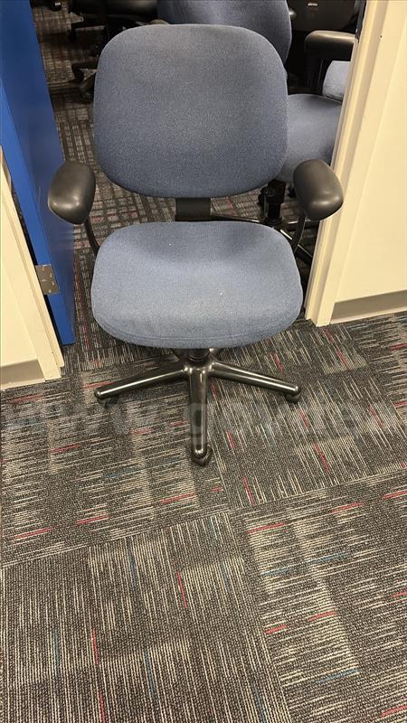 5 Blue Office Chairs   Government Surplus Auction - Primary Photo