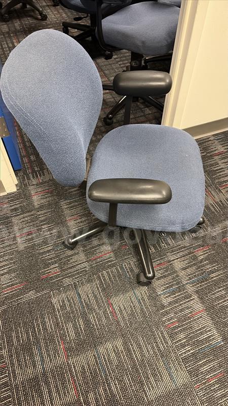 5 Blue Office Chairs   Government Surplus Auction - Photo #2