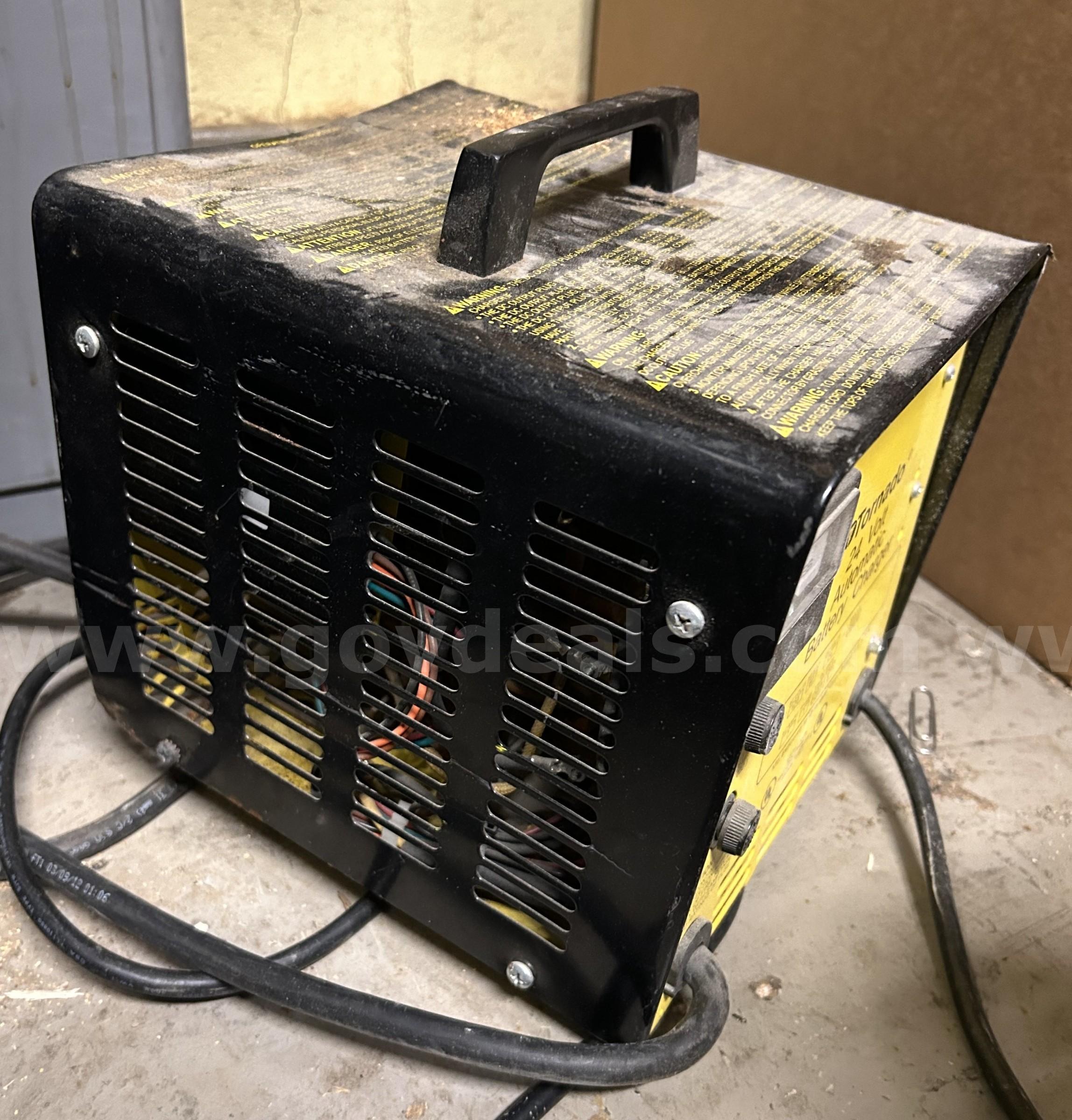 Automatic Battery Charger  Charger Government Surplus Auction - Photo #4